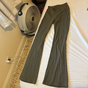 Lululemon Groove Nulu Super High Rise flared pant
Perfect condition